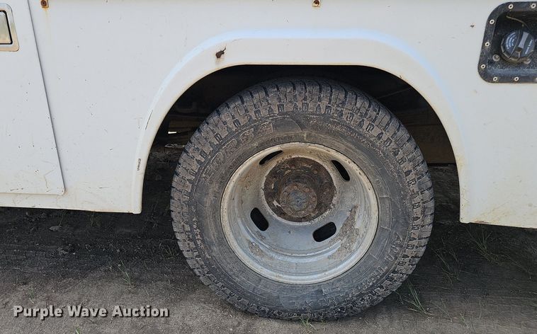 image for item DS4641 2016 Ford F350 Super Duty Crew Cab utility bed pickup truck