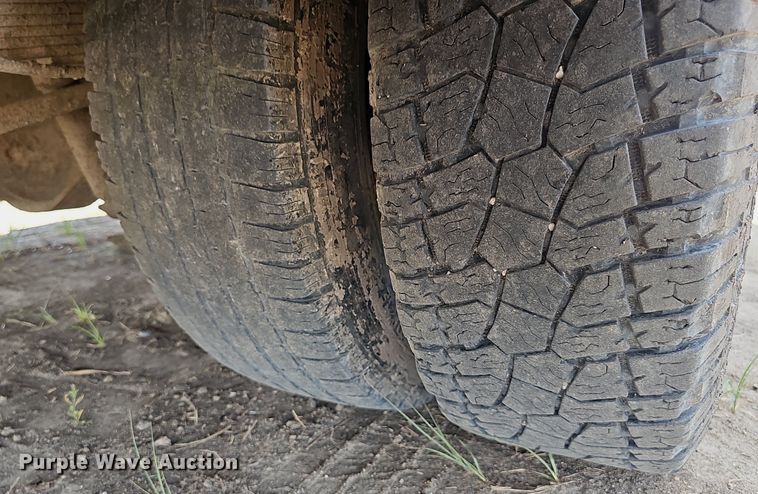 image for item DS4641 2016 Ford F350 Super Duty Crew Cab utility bed pickup truck