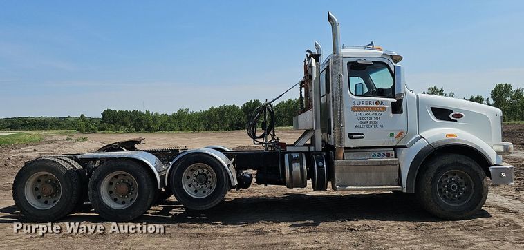 image for item DS4645 2015 Peterbilt 567 semi truck