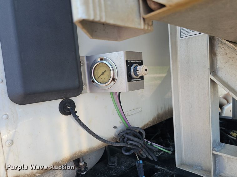 image for item DS4645 2015 Peterbilt 567 semi truck