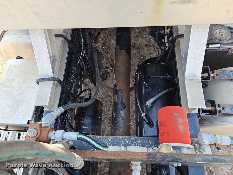 image for item DS4645 2015 Peterbilt 567 semi truck