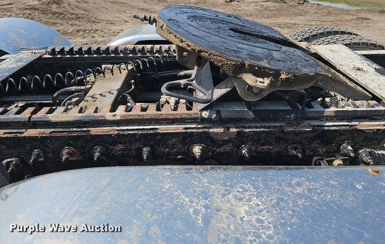 image for item DS4645 2015 Peterbilt 567 semi truck