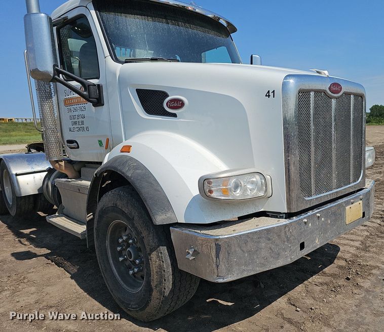image for item DS4645 2015 Peterbilt 567 semi truck