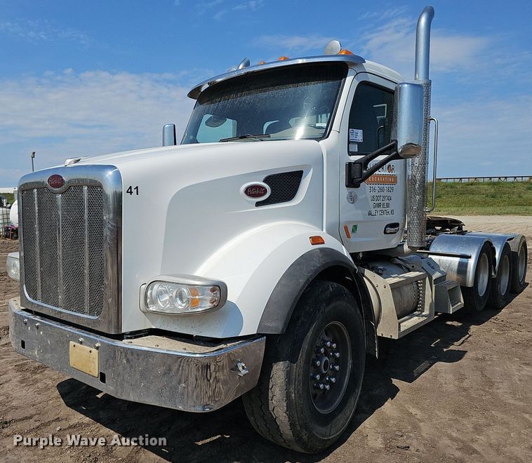 image for item DS4645 2015 Peterbilt 567 semi truck