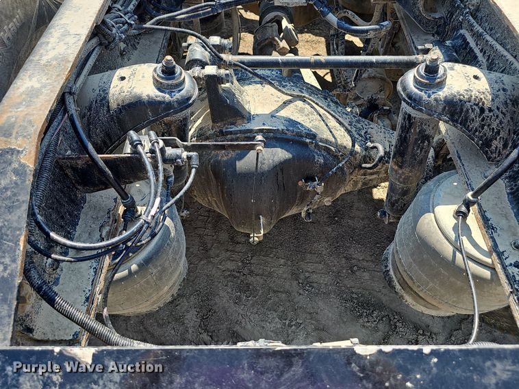 image for item DS4645 2015 Peterbilt 567 semi truck