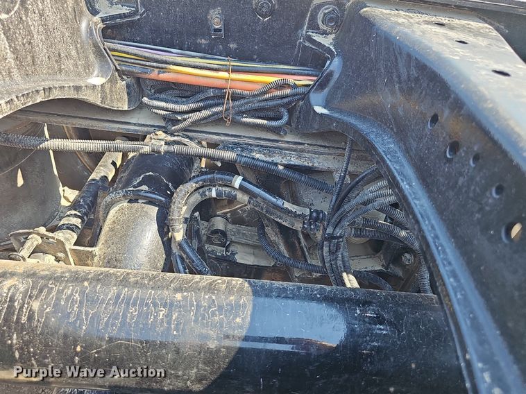 image for item DS4645 2015 Peterbilt 567 semi truck