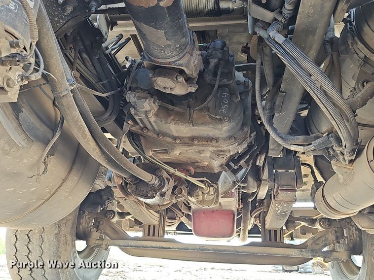 image for item DS4645 2015 Peterbilt 567 semi truck