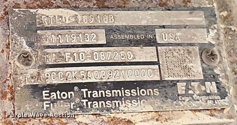 image for item DS4645 2015 Peterbilt 567 semi truck