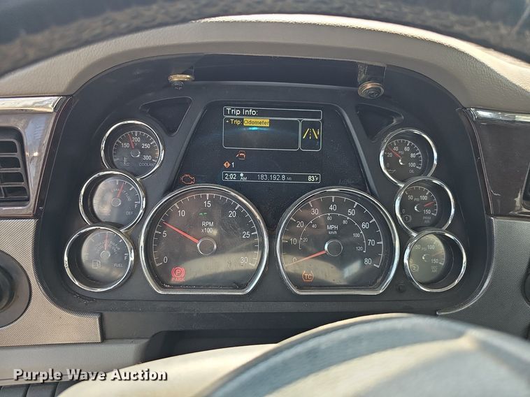 image for item DS4645 2015 Peterbilt 567 semi truck