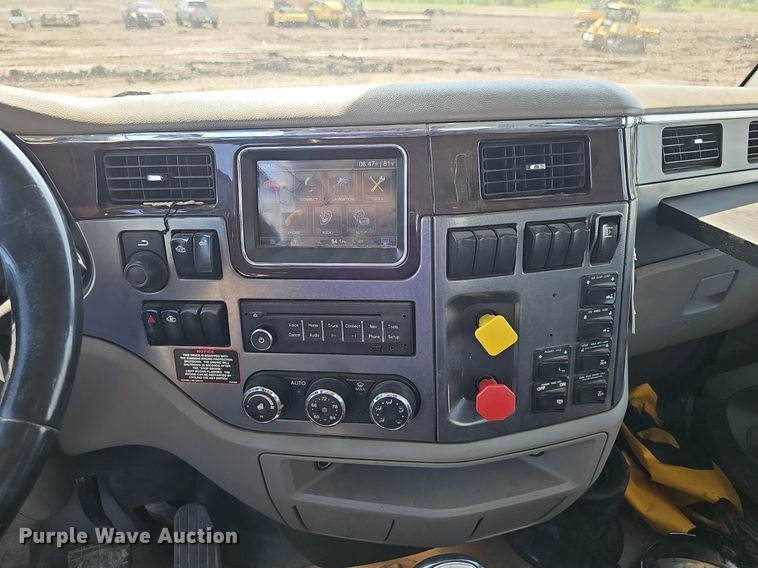 image for item DS4645 2015 Peterbilt 567 semi truck