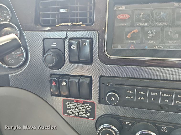 image for item DS4645 2015 Peterbilt 567 semi truck