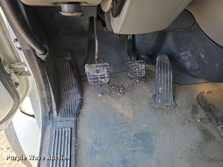 image for item DS4645 2015 Peterbilt 567 semi truck