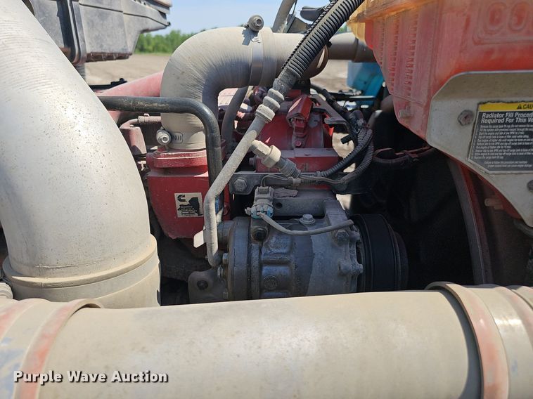 image for item DS4645 2015 Peterbilt 567 semi truck