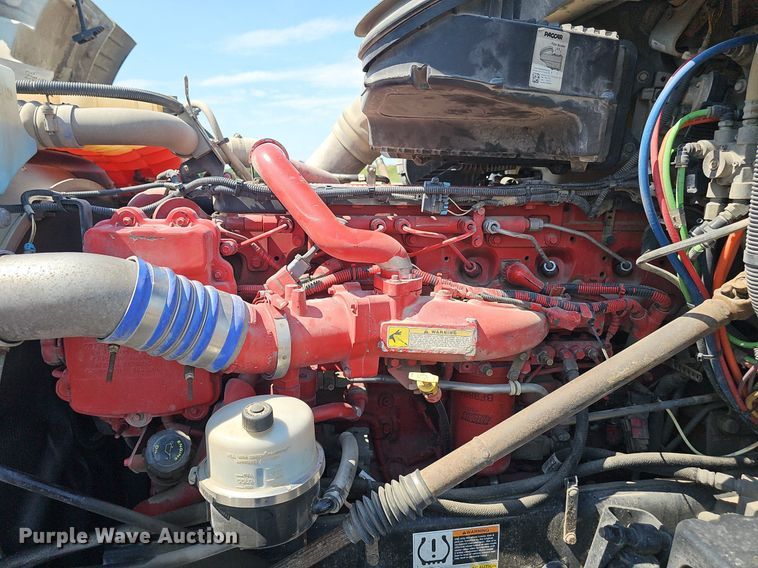 image for item DS4645 2015 Peterbilt 567 semi truck