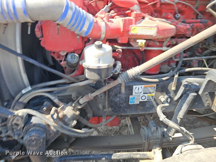 image for item DS4645 2015 Peterbilt 567 semi truck