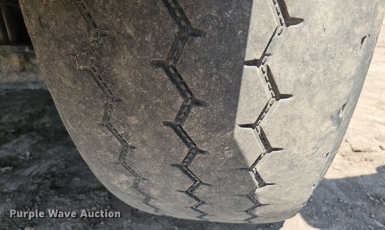 image for item DS4645 2015 Peterbilt 567 semi truck