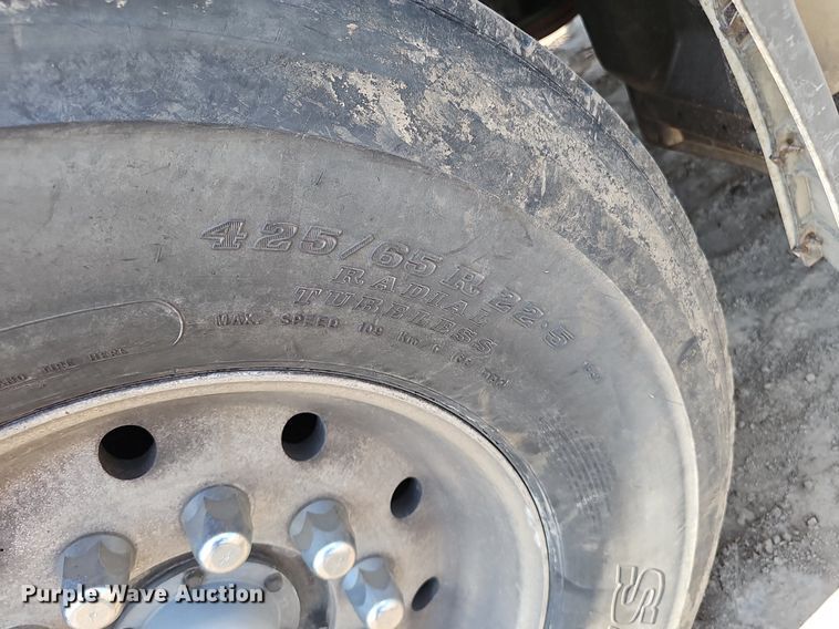 image for item DS4645 2015 Peterbilt 567 semi truck