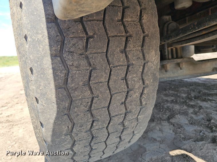 image for item DS4645 2015 Peterbilt 567 semi truck