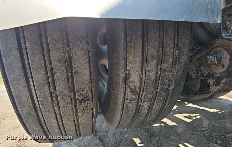 image for item DS4645 2015 Peterbilt 567 semi truck