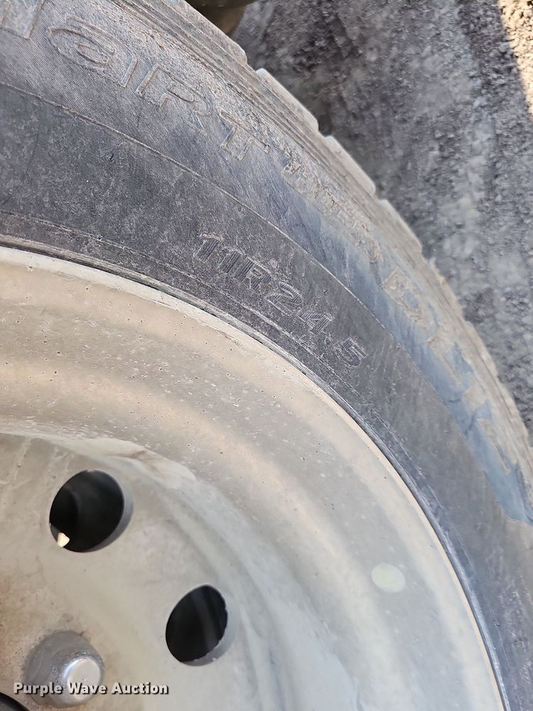 image for item DS4645 2015 Peterbilt 567 semi truck