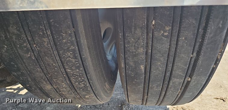 image for item DS4645 2015 Peterbilt 567 semi truck