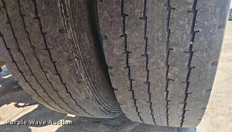 image for item DS4645 2015 Peterbilt 567 semi truck