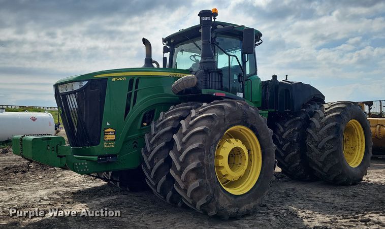 image for item DS4647 2019 John Deere 9520R Scraper Special 4WD tractor