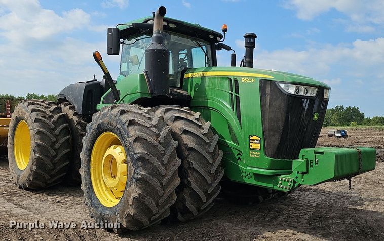image for item DS4647 2019 John Deere 9520R Scraper Special 4WD tractor
