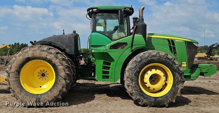 image for item DS4647 2019 John Deere 9520R Scraper Special 4WD tractor