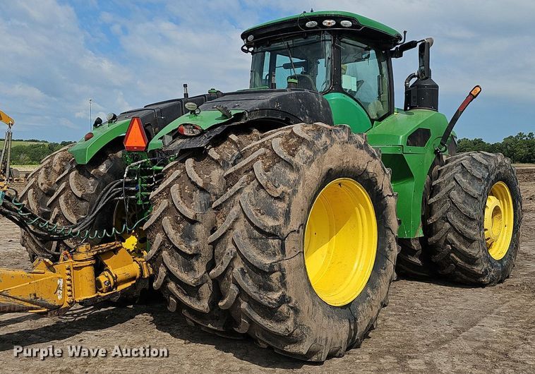 image for item DS4647 2019 John Deere 9520R Scraper Special 4WD tractor