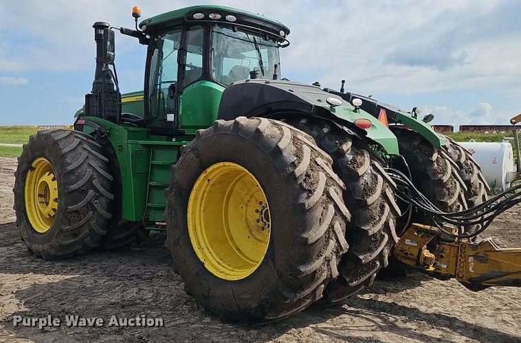 image for item DS4647 2019 John Deere 9520R Scraper Special 4WD tractor