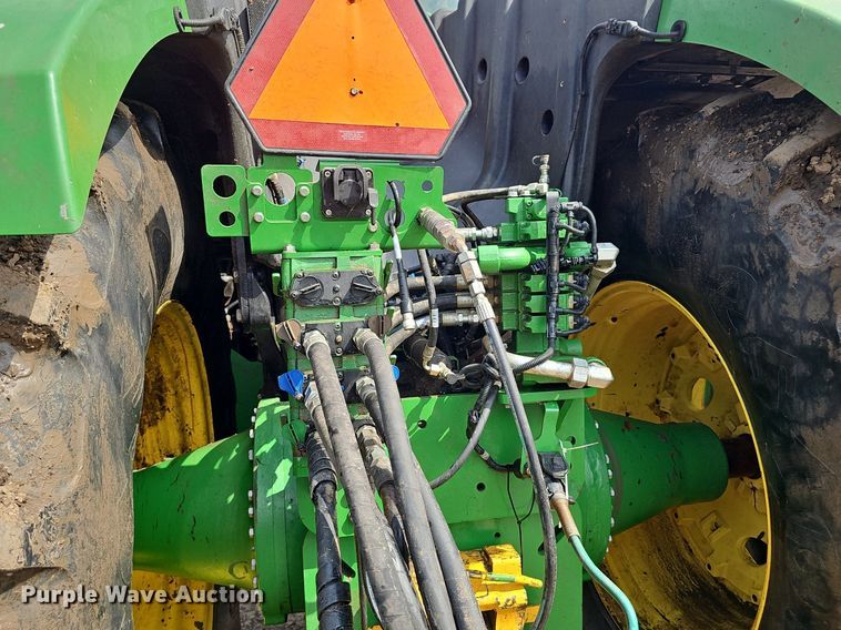 image for item DS4647 2019 John Deere 9520R Scraper Special 4WD tractor