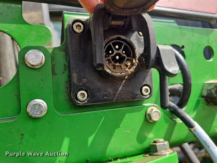 image for item DS4647 2019 John Deere 9520R Scraper Special 4WD tractor