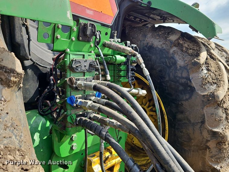 image for item DS4647 2019 John Deere 9520R Scraper Special 4WD tractor