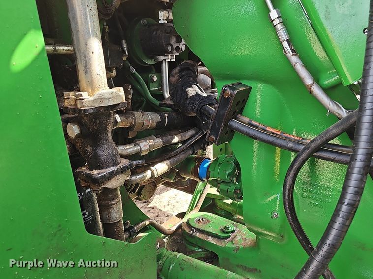 image for item DS4647 2019 John Deere 9520R Scraper Special 4WD tractor