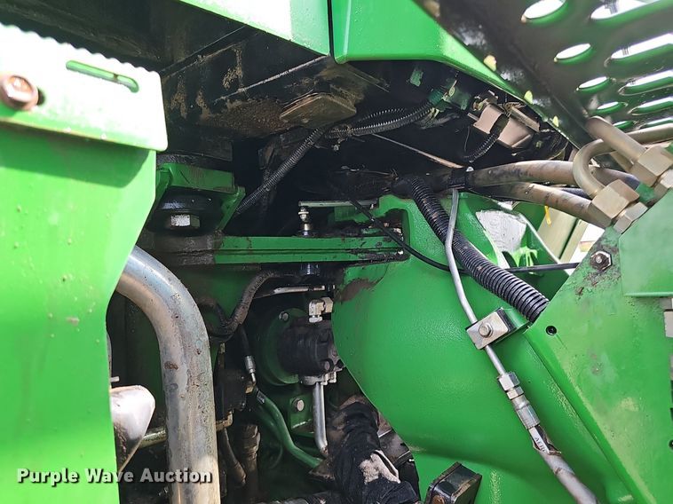 image for item DS4647 2019 John Deere 9520R Scraper Special 4WD tractor