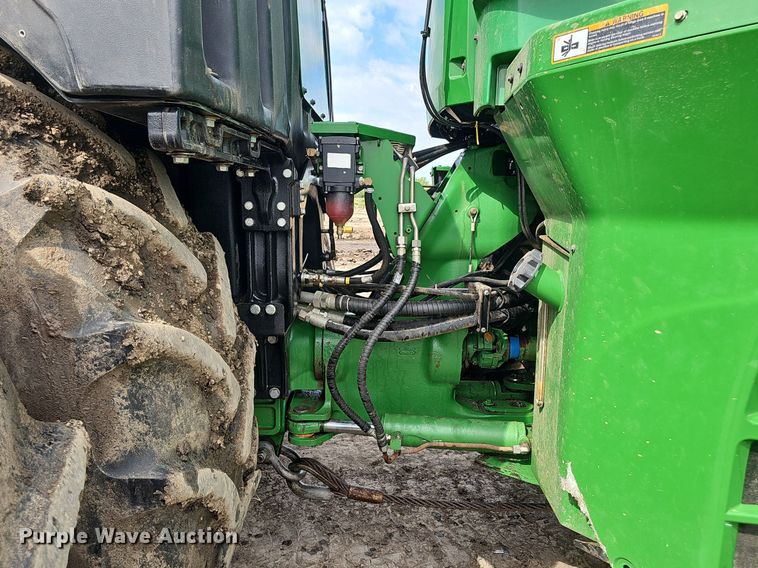 image for item DS4647 2019 John Deere 9520R Scraper Special 4WD tractor