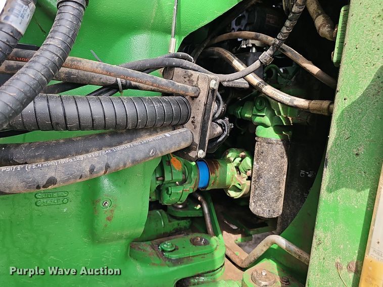 image for item DS4647 2019 John Deere 9520R Scraper Special 4WD tractor