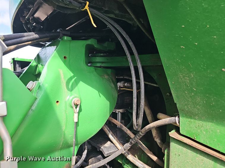 image for item DS4647 2019 John Deere 9520R Scraper Special 4WD tractor