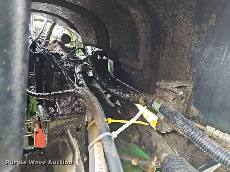 image for item DS4647 2019 John Deere 9520R Scraper Special 4WD tractor