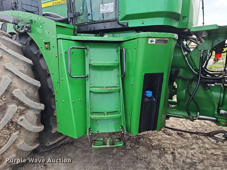 image for item DS4647 2019 John Deere 9520R Scraper Special 4WD tractor