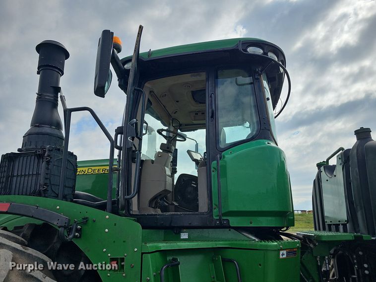 image for item DS4647 2019 John Deere 9520R Scraper Special 4WD tractor