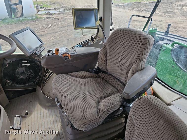 image for item DS4647 2019 John Deere 9520R Scraper Special 4WD tractor