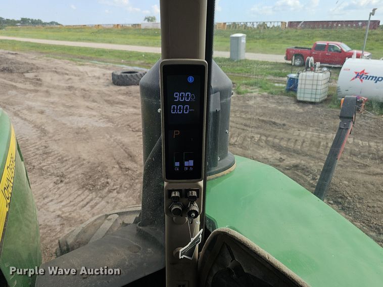 image for item DS4647 2019 John Deere 9520R Scraper Special 4WD tractor