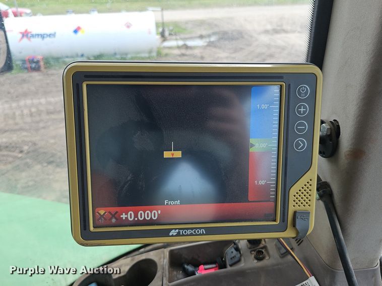 image for item DS4647 2019 John Deere 9520R Scraper Special 4WD tractor