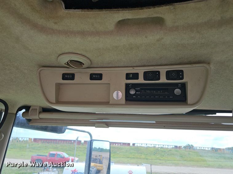 image for item DS4647 2019 John Deere 9520R Scraper Special 4WD tractor