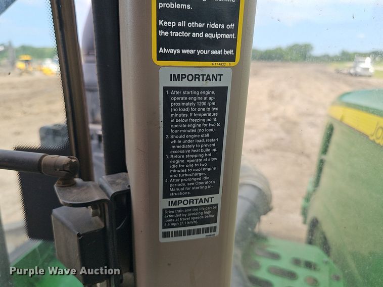 image for item DS4647 2019 John Deere 9520R Scraper Special 4WD tractor