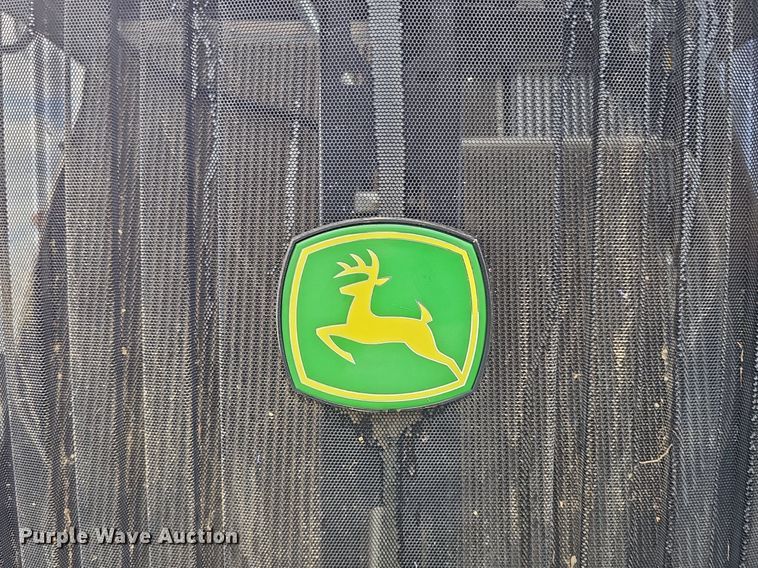 image for item DS4647 2019 John Deere 9520R Scraper Special 4WD tractor