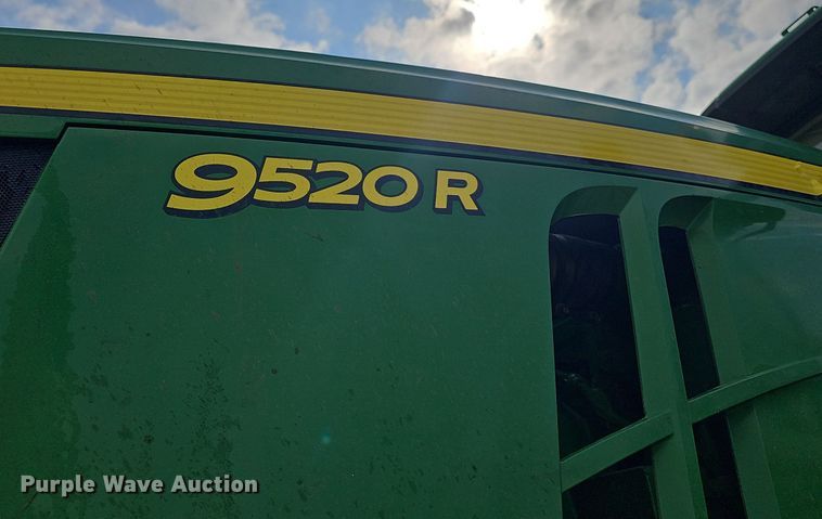 image for item DS4647 2019 John Deere 9520R Scraper Special 4WD tractor