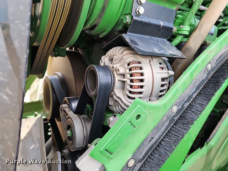 image for item DS4647 2019 John Deere 9520R Scraper Special 4WD tractor